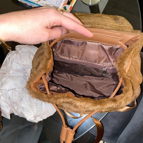 Fuzzy small backpack - Picture 5 of 6